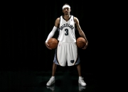 开云体育-F1新赛季揭幕战之夜，卡瓦哈尔如何以非车手身份刷出最强存在感