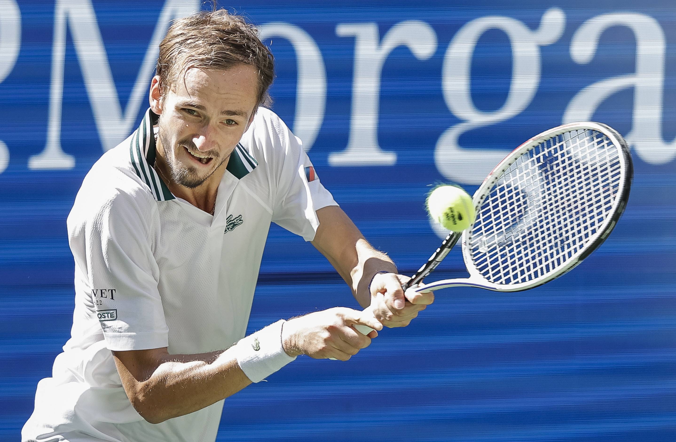 美国网球队翻盘澳大利亚网球队，梅德韦杰夫高光表现的简单介绍