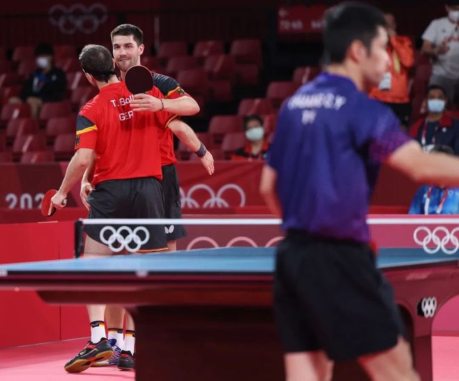 日本乒乓球队碾压韩国乒乓球队，波尔送出助攻