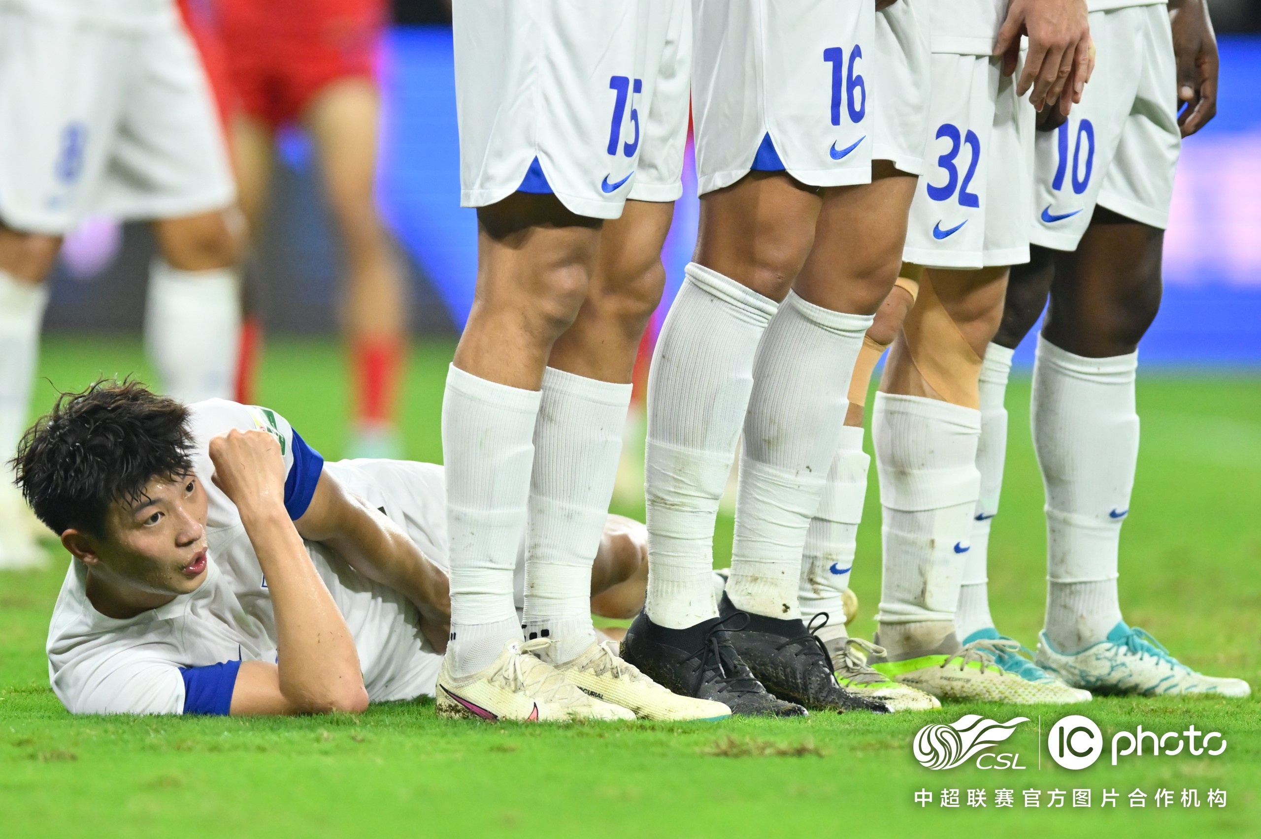 疲劳困扰，球员鏖战不畏艰难的简单介绍