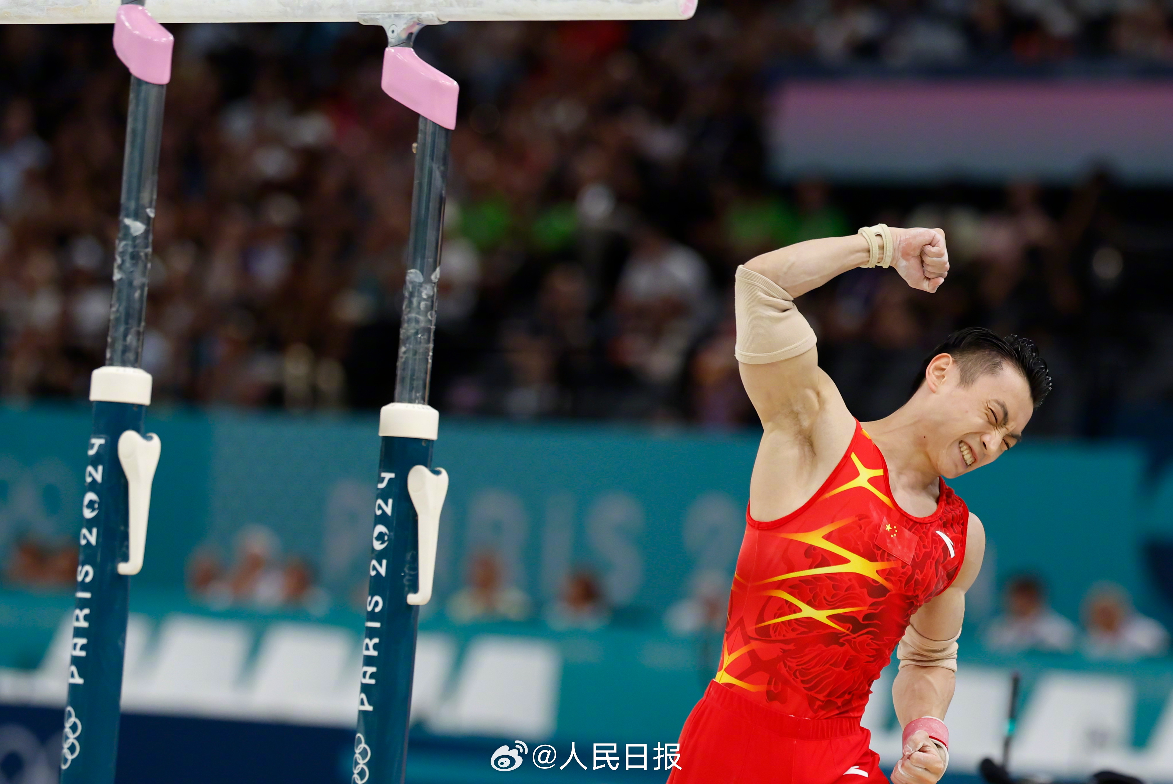 体操项目中优异表现,赢得观众掌声 体操项目中优异表现,赢得观众掌声