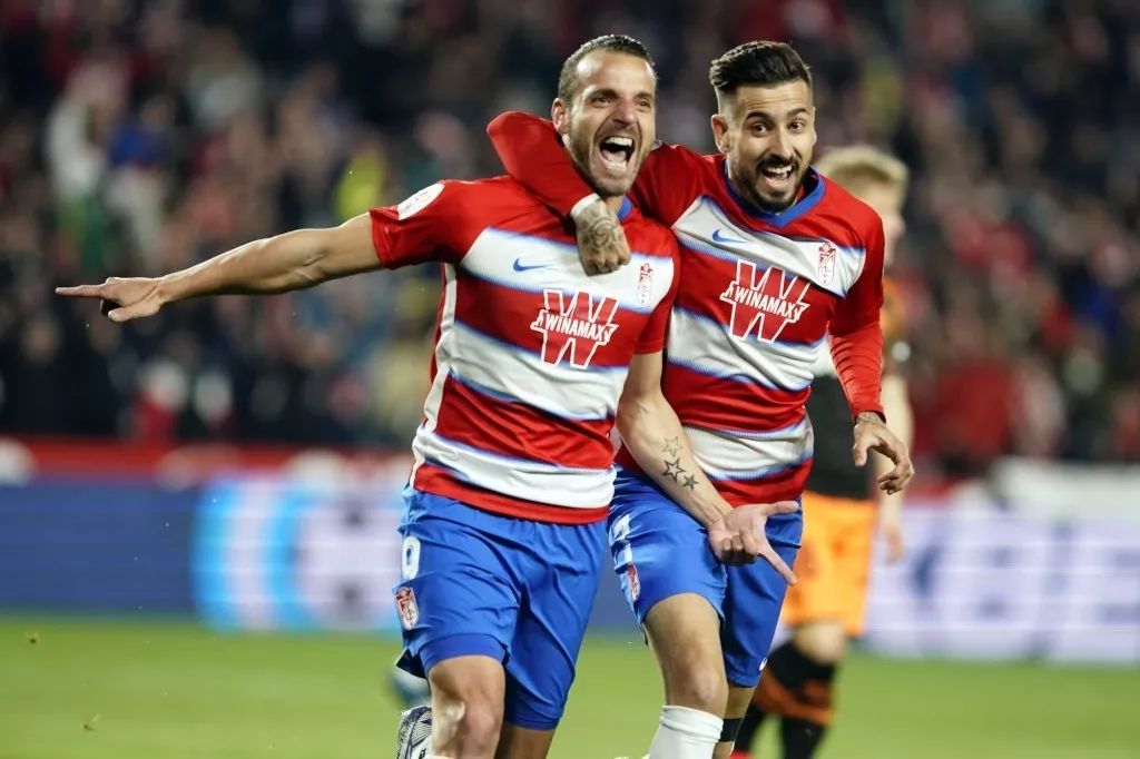 包含格拉纳达主场告捷，继续保持领先优势的词条