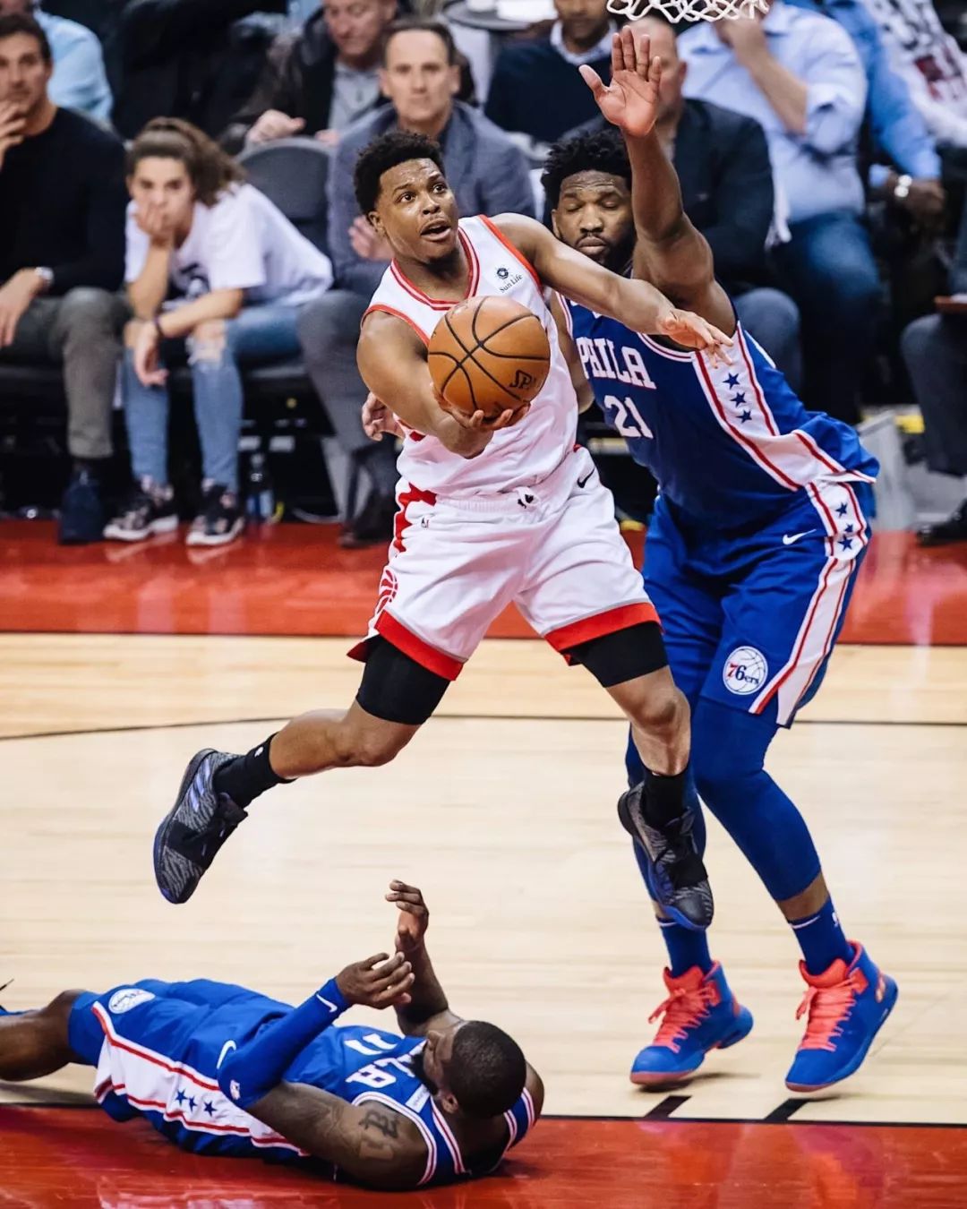 包含猛龙门将受伤，主场告负遭遇连败的词条