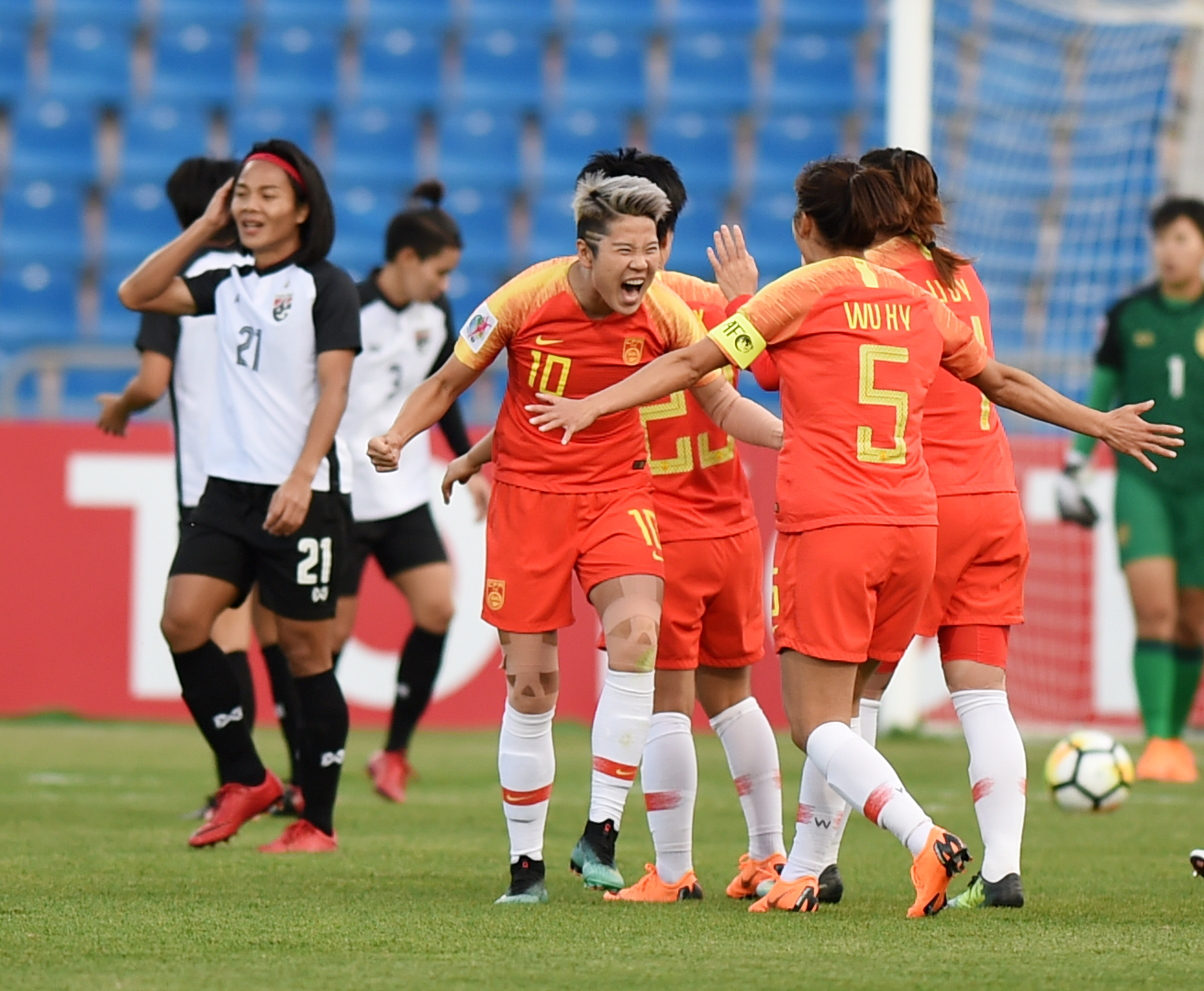 关于泰国女足联合泰国队开展青少年培训的信息