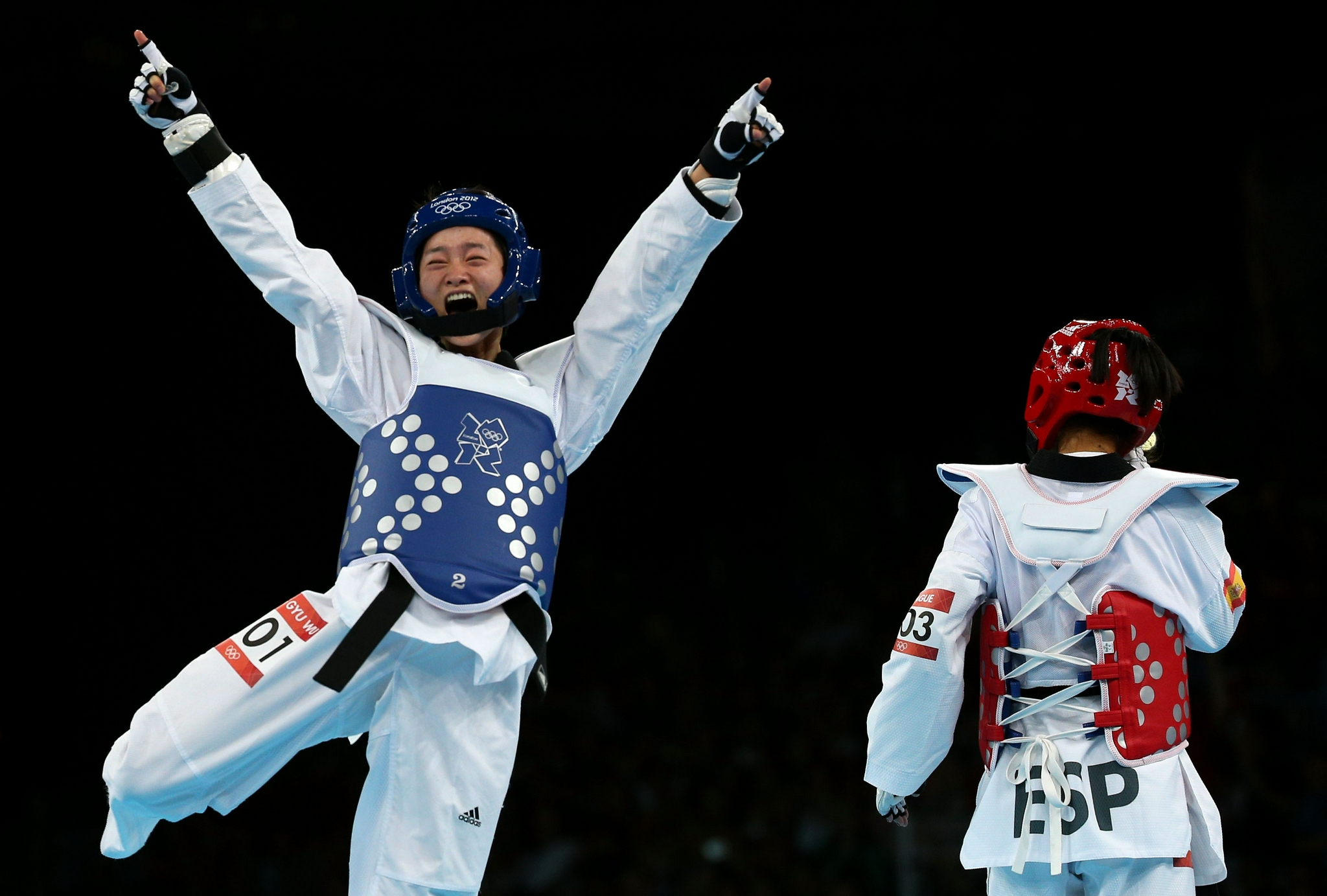 俄罗斯跆拳道选手力克对手，夺冠