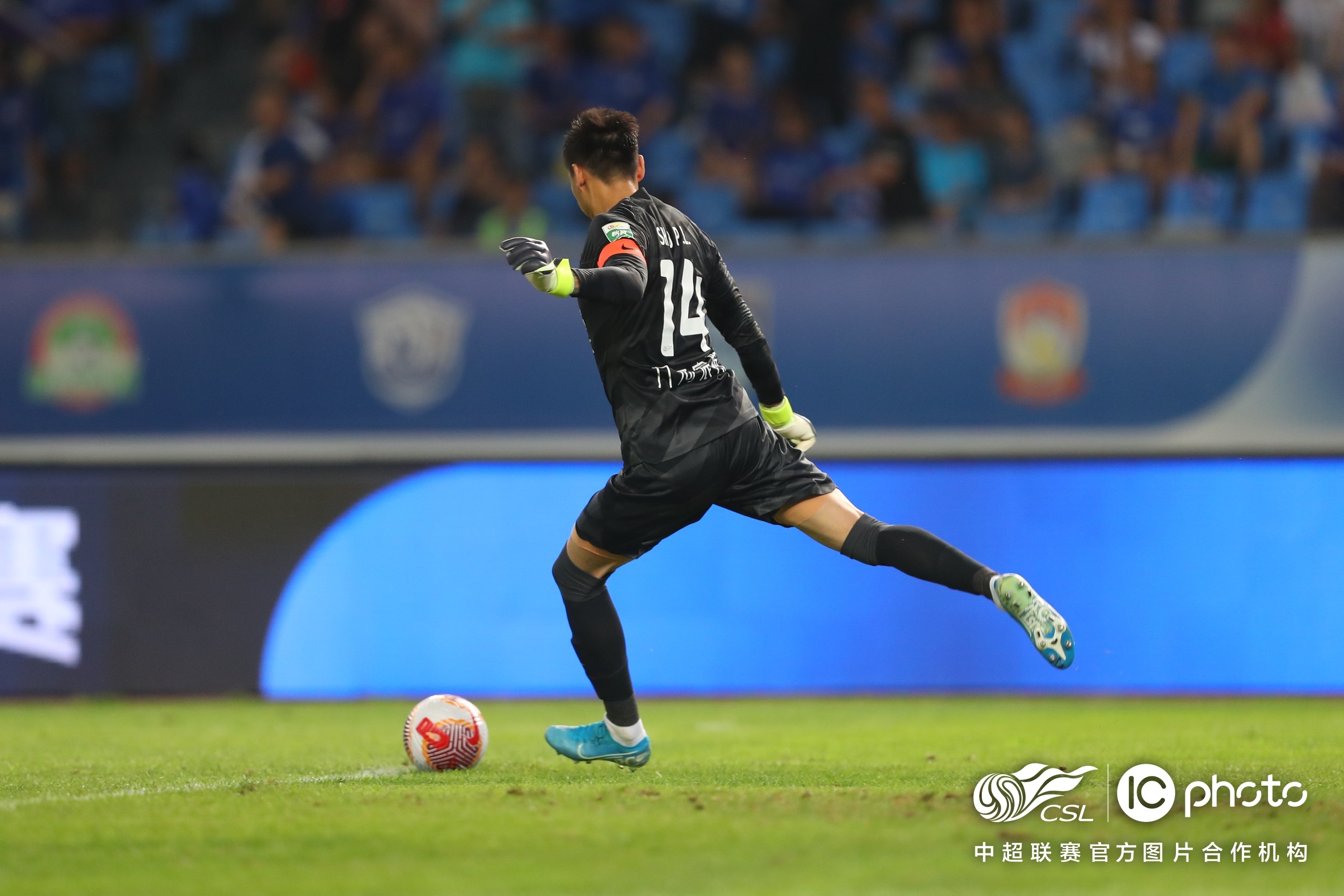 中场核心中场发挥稳定主场取胜 中场核心中场发挥稳定主场取胜