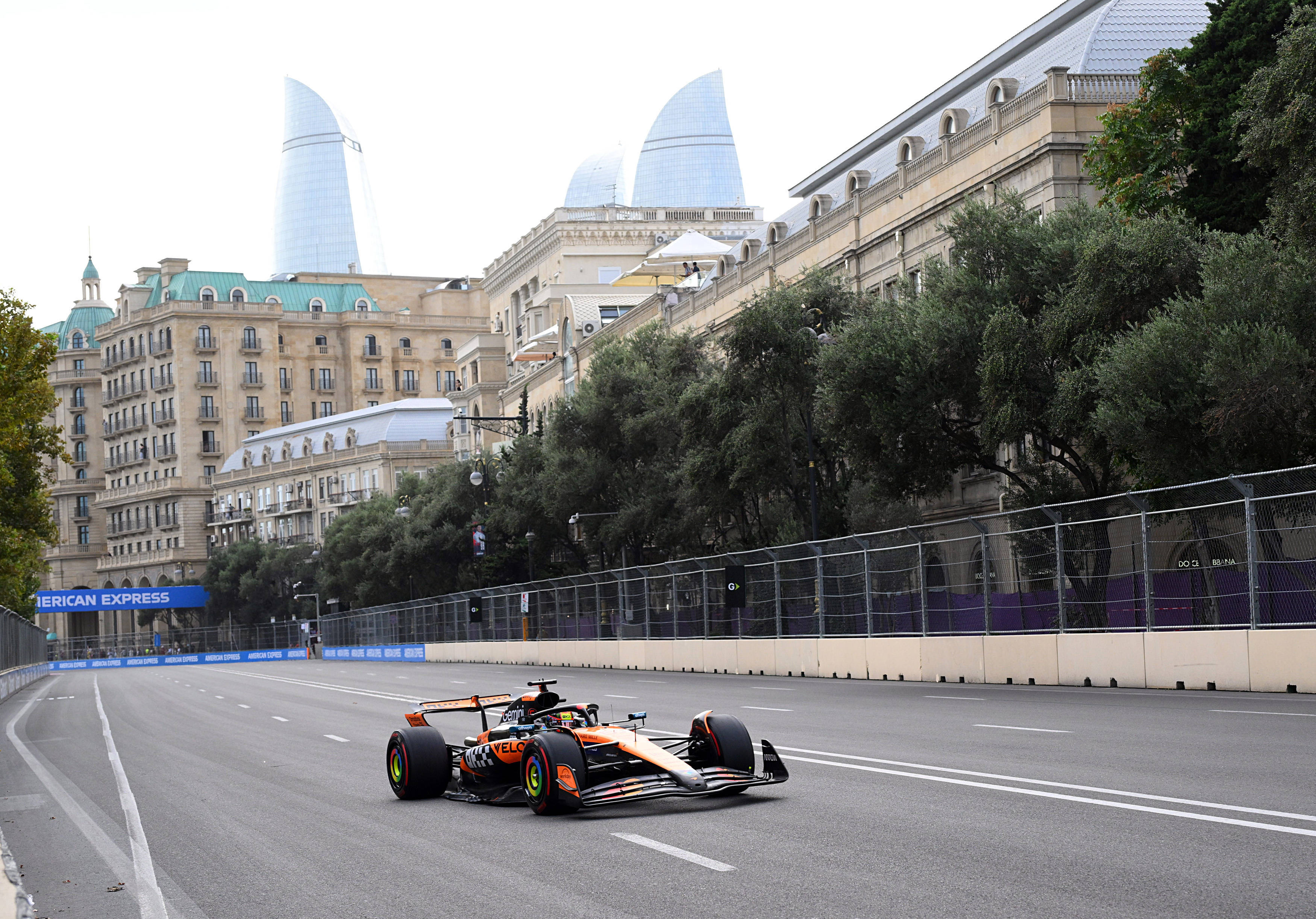 关于梅赛德斯完胜迈凯伦,汉密尔顿关键制胜的信息 关于梅赛德斯完胜迈凯伦,汉密尔顿关键制胜的信息