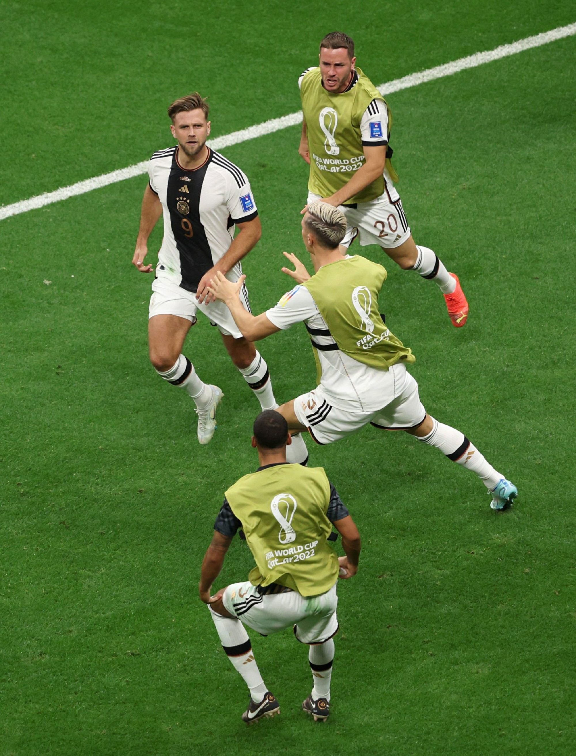 德国队横扫瑞典队,奥恰洛夫刷新纪录 德国队横扫瑞典队,奥恰洛夫刷新纪录