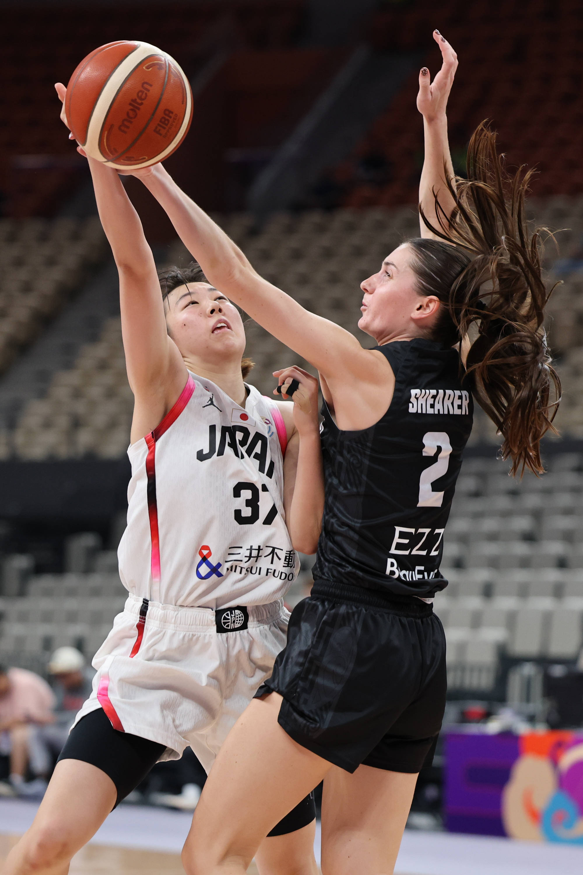 包含篮球队在激烈对决中晋级决赛的词条