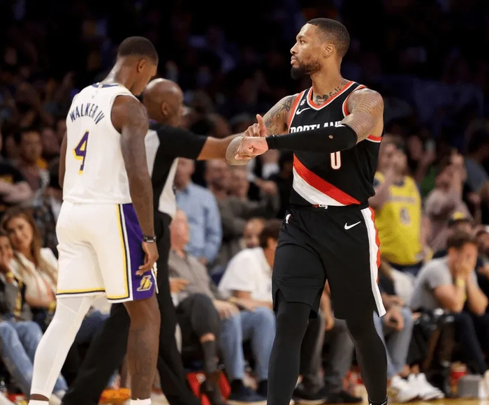 包含拓荒者队惨败，遭到连败压力的词条