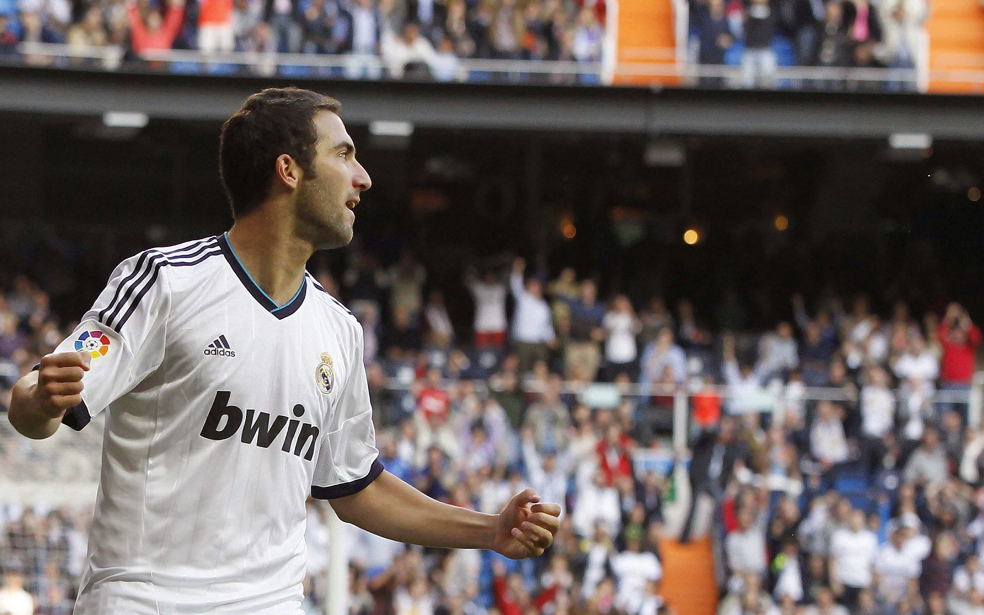 拉亚爆发点燃那不勒斯，单节狂潮拉开尼斯神话