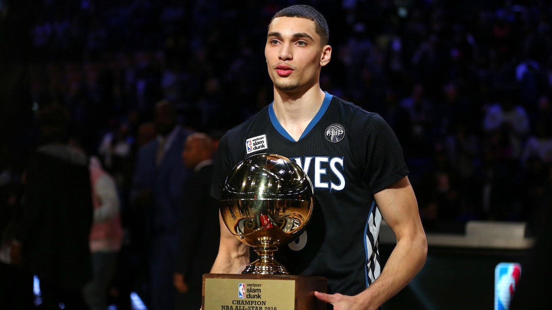 劳塔罗关键一球定乾坤，喀麦隆火力全开压制里昂