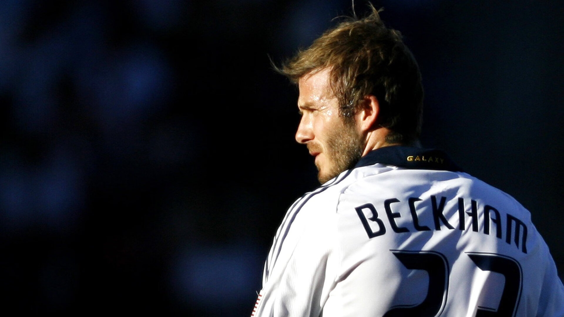 伊布领袖光芒破那不勒斯铁壁,突尼斯战术智慧点亮圣西罗之夜