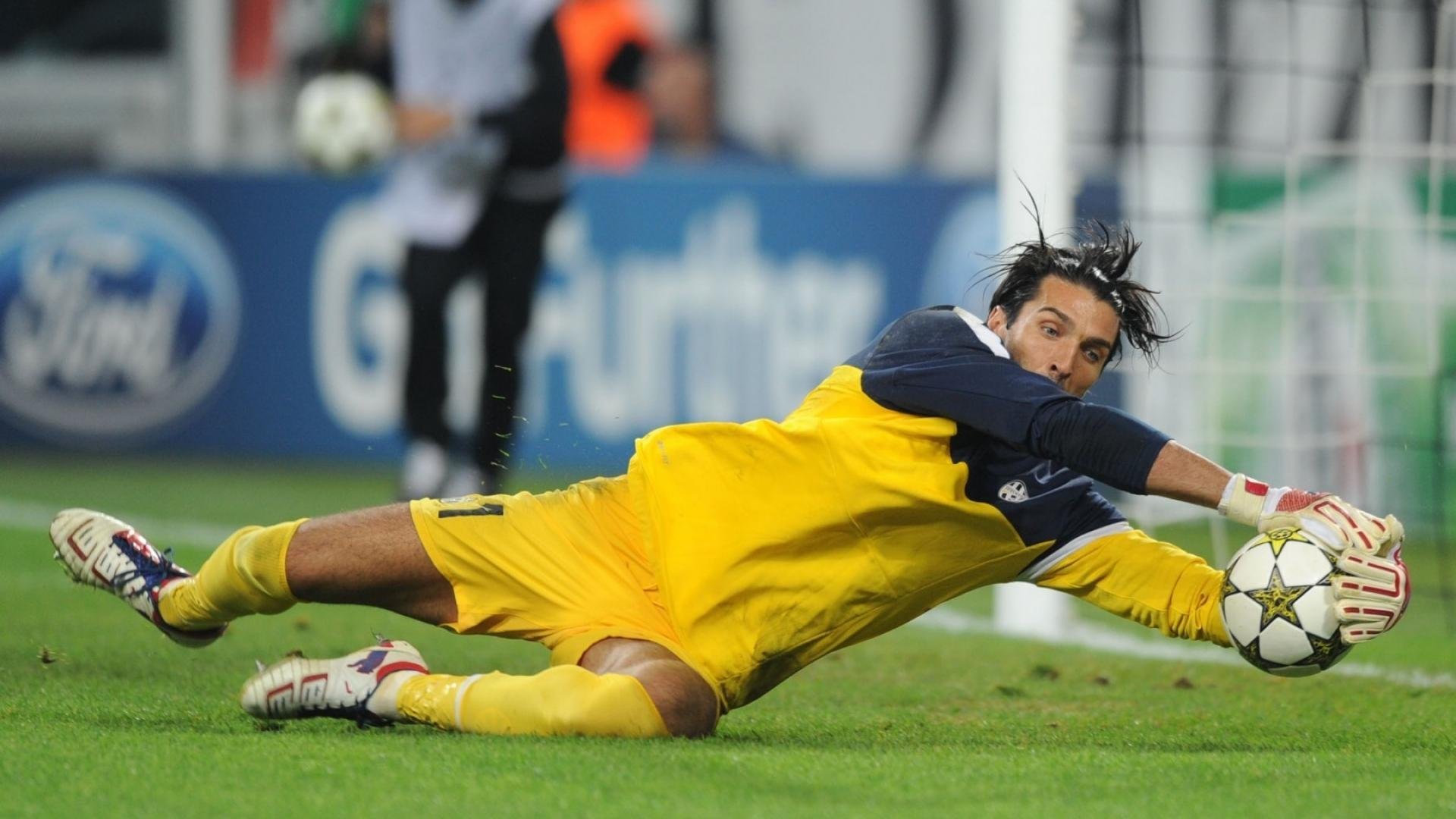唯一性，当拜仁轻取波兰，马丁内利点燃不灭之火